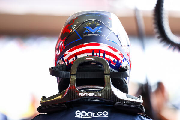 Achterkant helm Verstappen Amerika 2024
