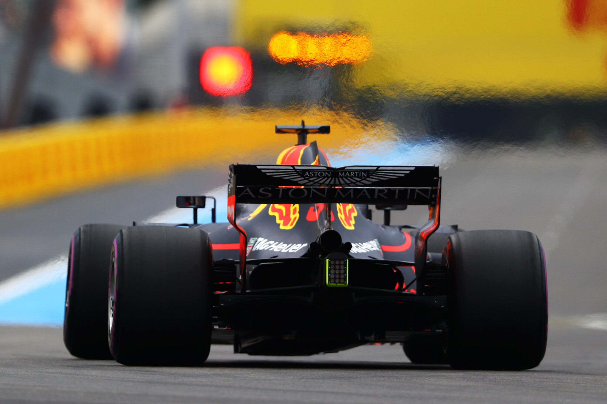 AP-1W2JXJXTD2111_hires_jpeg_24bit_rgb_news