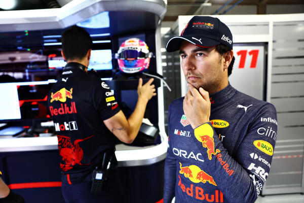Sergio-Perez-GP-Miami-bovenlichaam-in-pits