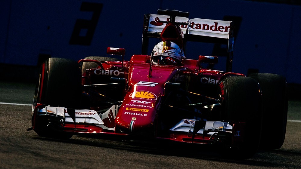 Sebastian_Vettel_Ferrari_F1_GP_Singapore_Practice