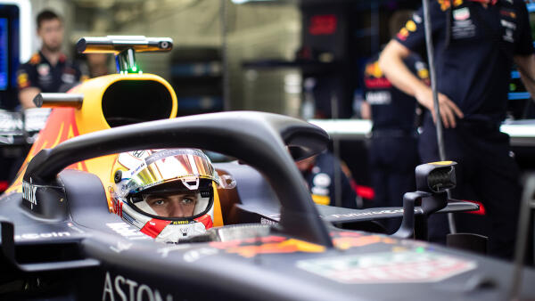 1920x1080-Max-Verstappen-Red-Bull-Racing-Test-Bahrein-01-2019