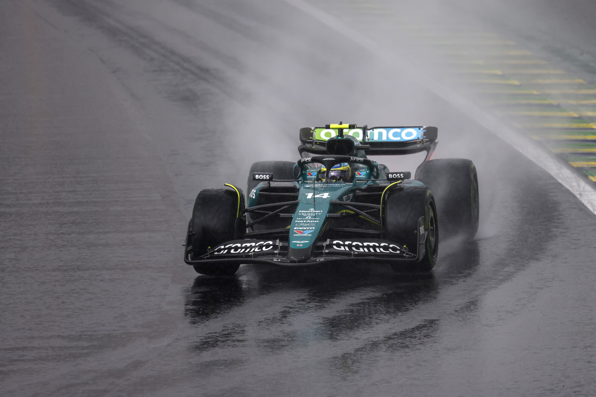 Alonso Aston Martin regen Brazilië