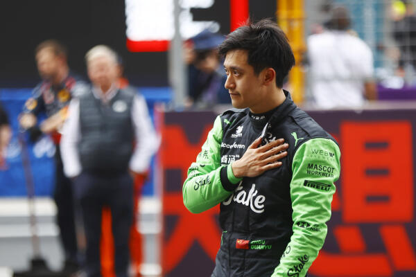 Zhou Guanyu zondag GP China