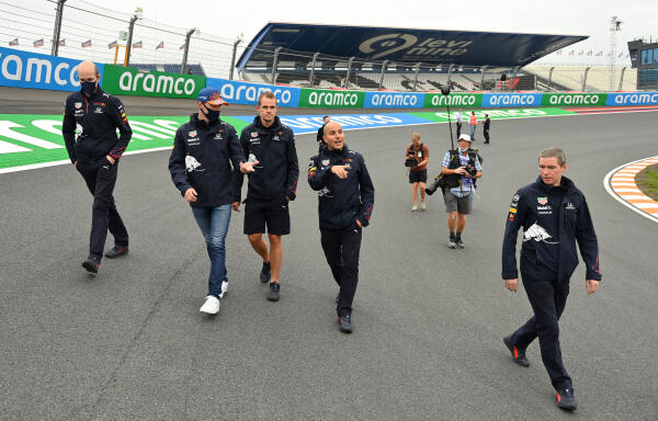 SI202109020384_hires_jpeg_24bit_rgb