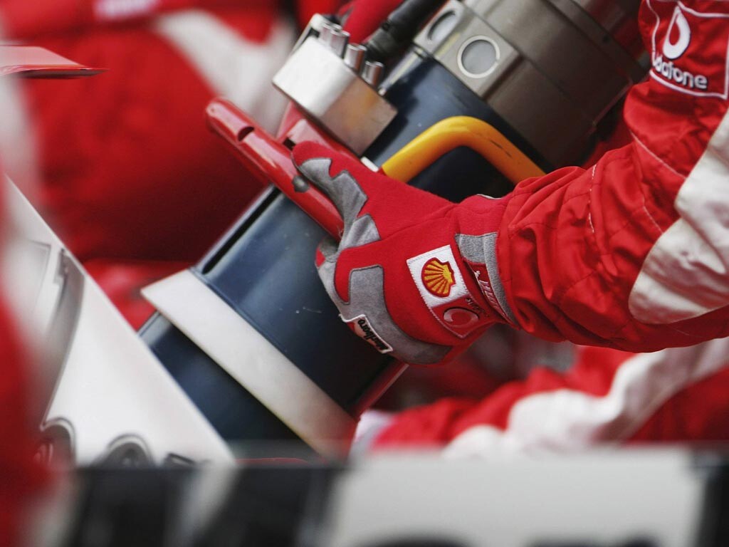 images_Formule1_2015_nieuws-maart_refueling_f1