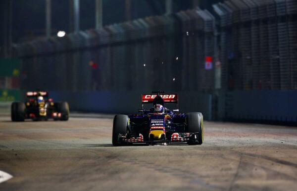 Max_Verstappen_Scuderia_Toro_Rosso_GP_Singapore_2015__race