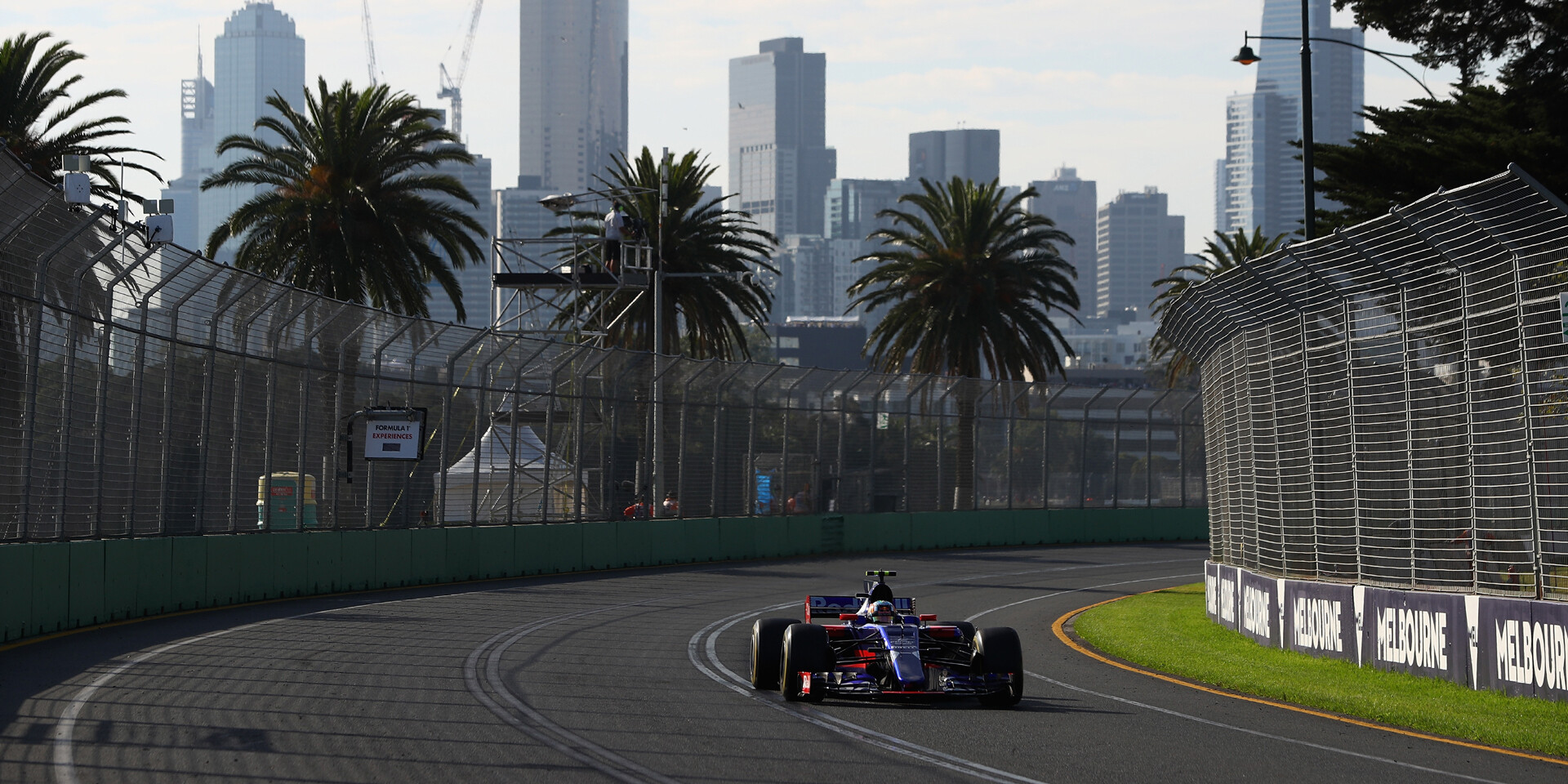1920x960_Carlos_Sainz_Toro_Rosso_GP_Australië_2017