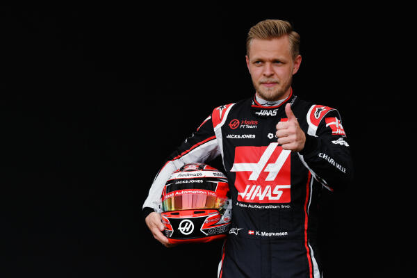 Kevin Magnussen poseert voor de pers Grand Prix Australië 2020
