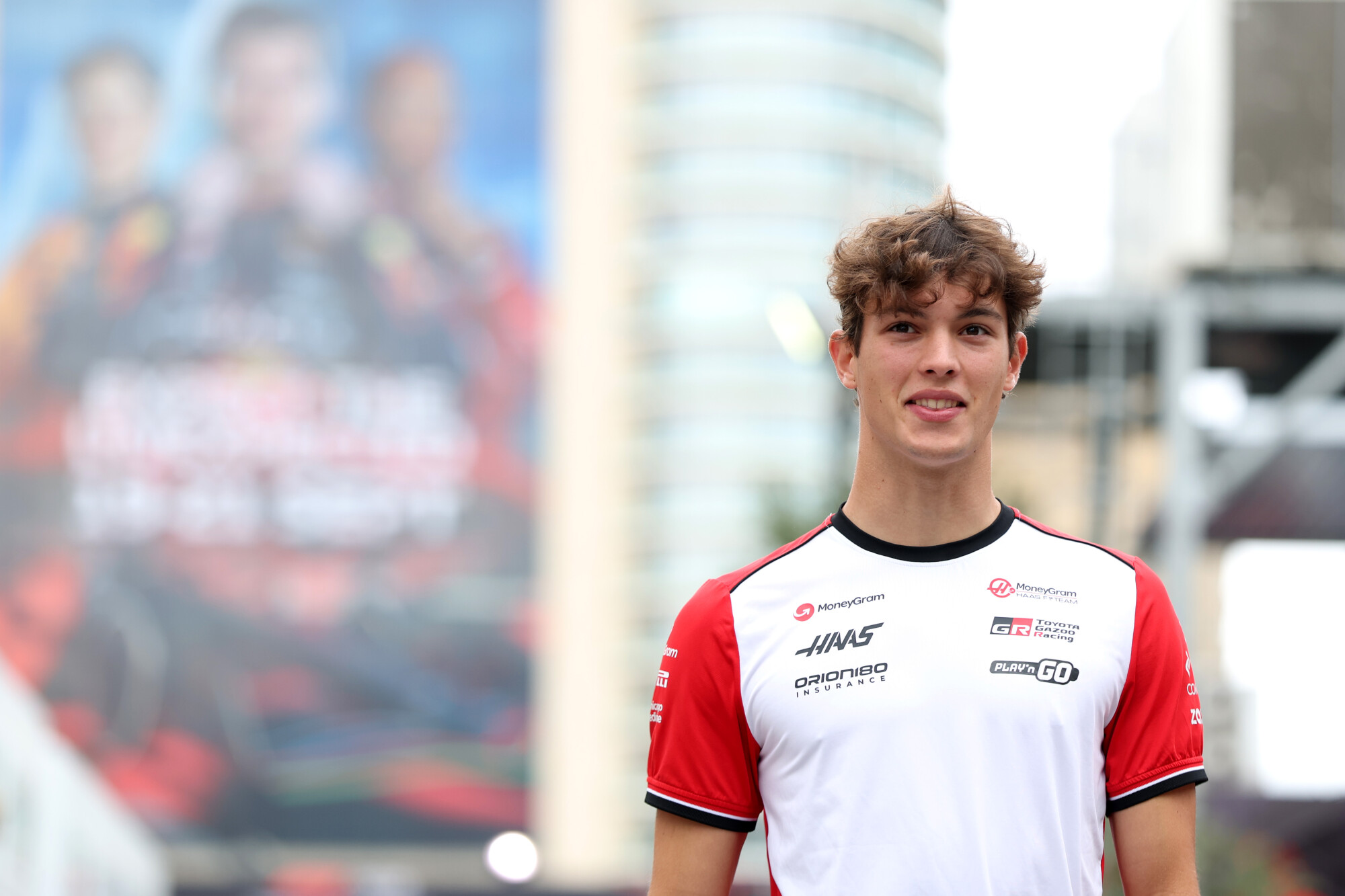 Oliver Bearman paddock donderdag Baku 2025