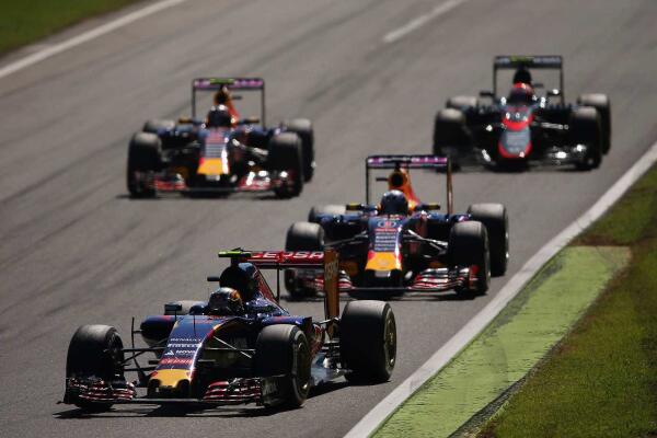 Toro_Rosso_Red_Bull_Renault_scheiding