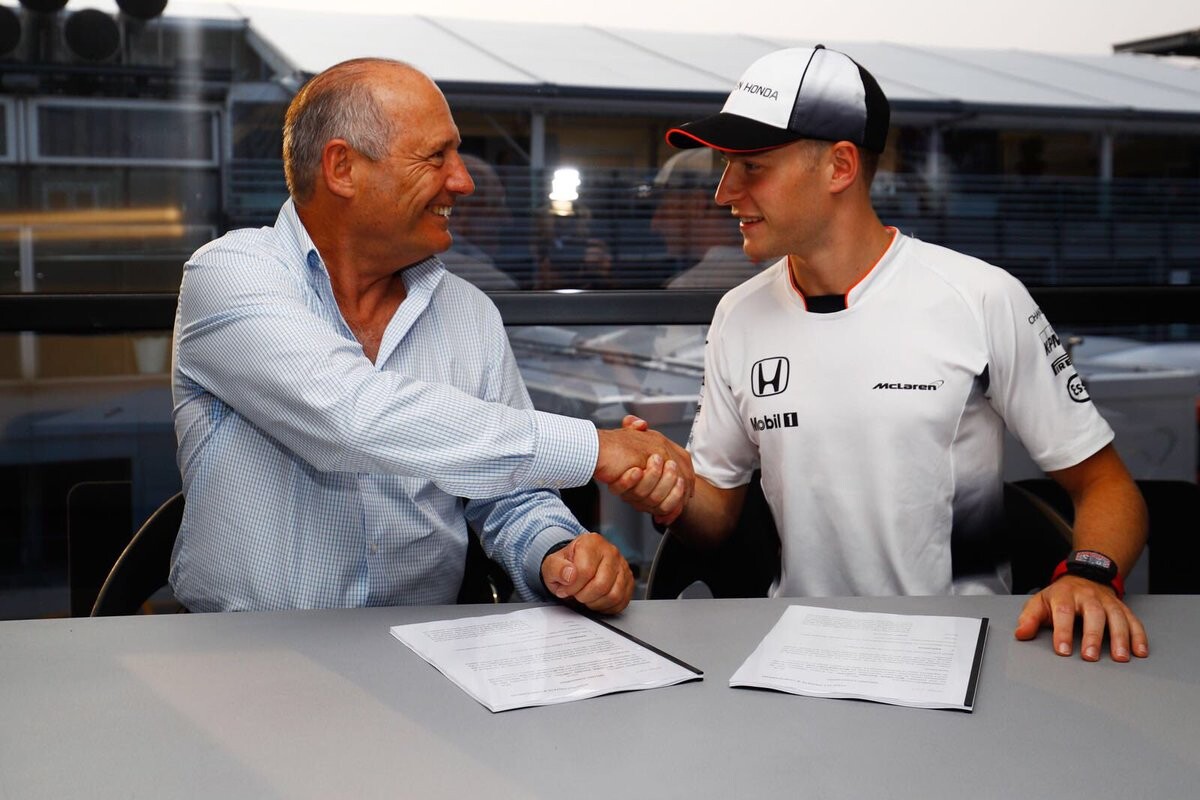 Ron_Dennis_Stoffel_Vandoorne_contract