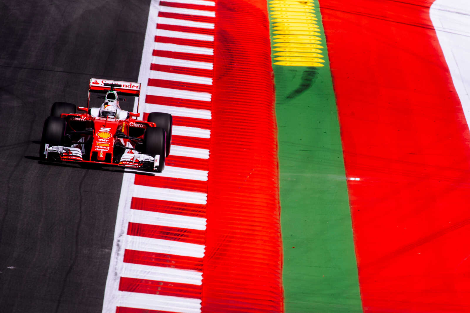 Sebastian_Vettel_Ferrari_F1_F1_GP_Oostenrijk_2016