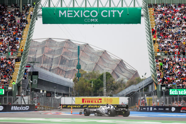 Yuki Tsunoda vrijdag Mexico 2022