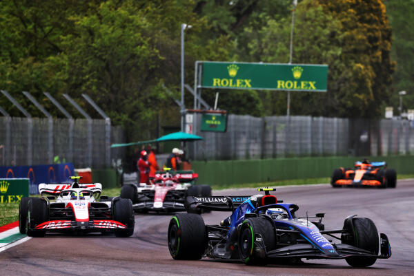 Nicholas Latifi op de baan in Imola 2022