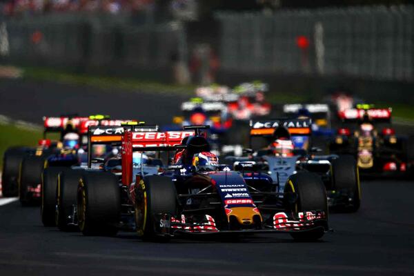 Max_Verstappen_Scuderia_Toro_Rosso_Mexico_Grand_Prix_2015