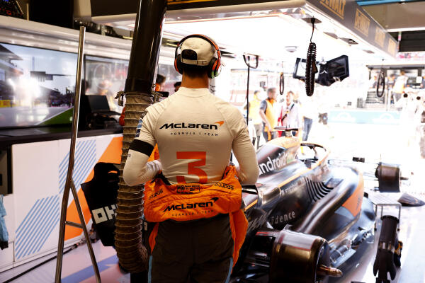 Daniel Ricciardo Monza pitbox