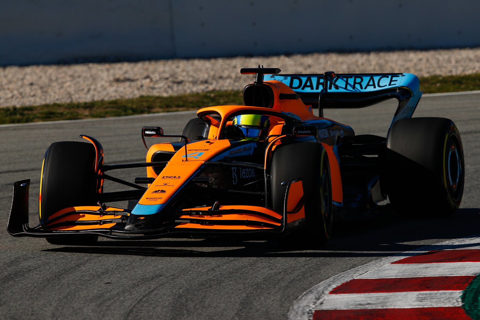 Lando Norris in de nieuwe McLaren shakedown Barcelona 2022