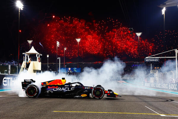 Verstappen, donut, abu dhabi 2023