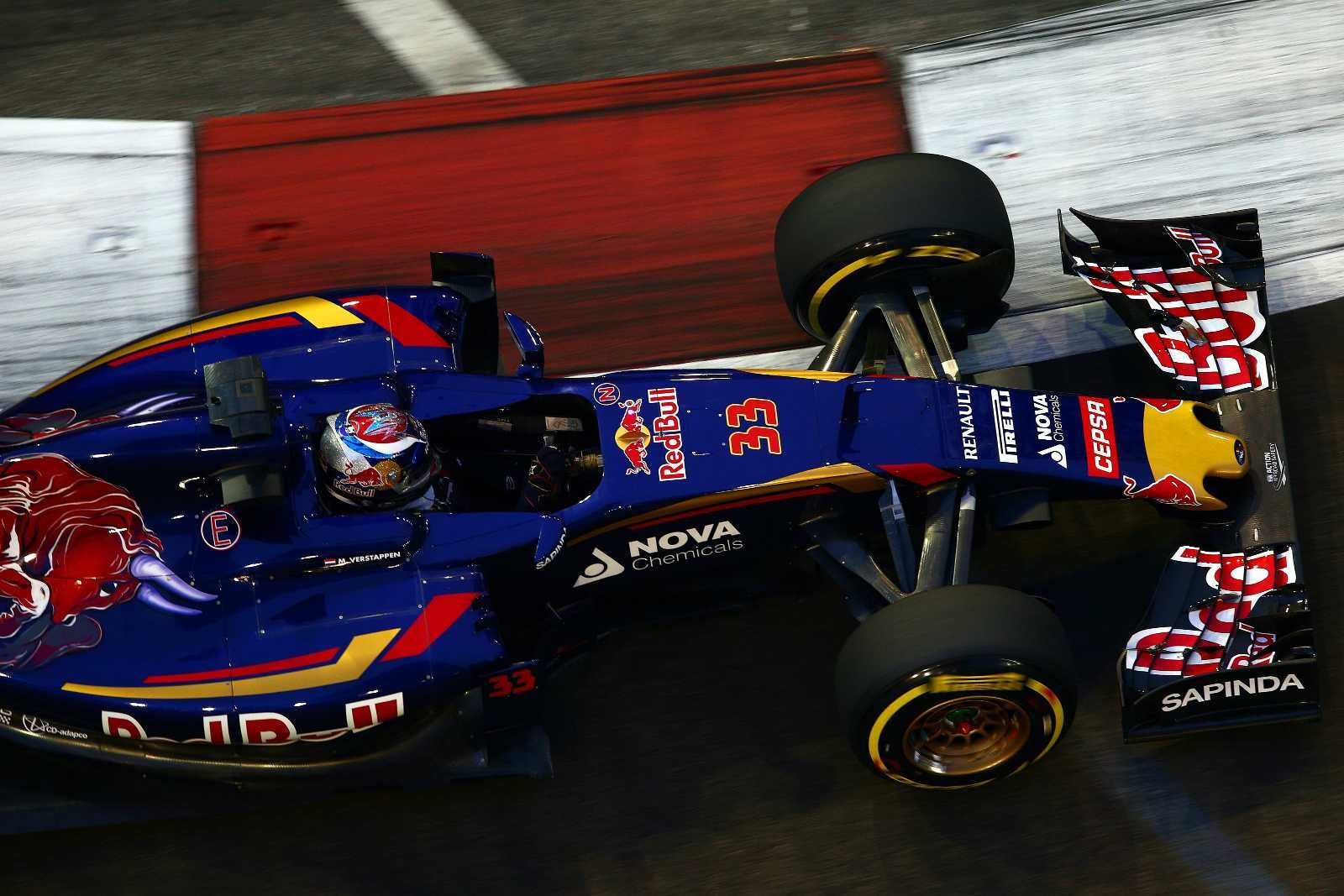 Max_Verstappen_Scuderia_Toro_Rosso_GP_Singapore_2015_FP