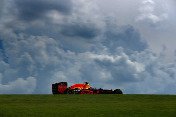 Max_Verstappen_Red_Bull_Racing_F1_Grand_Prix_Brazilie_2016_T3
