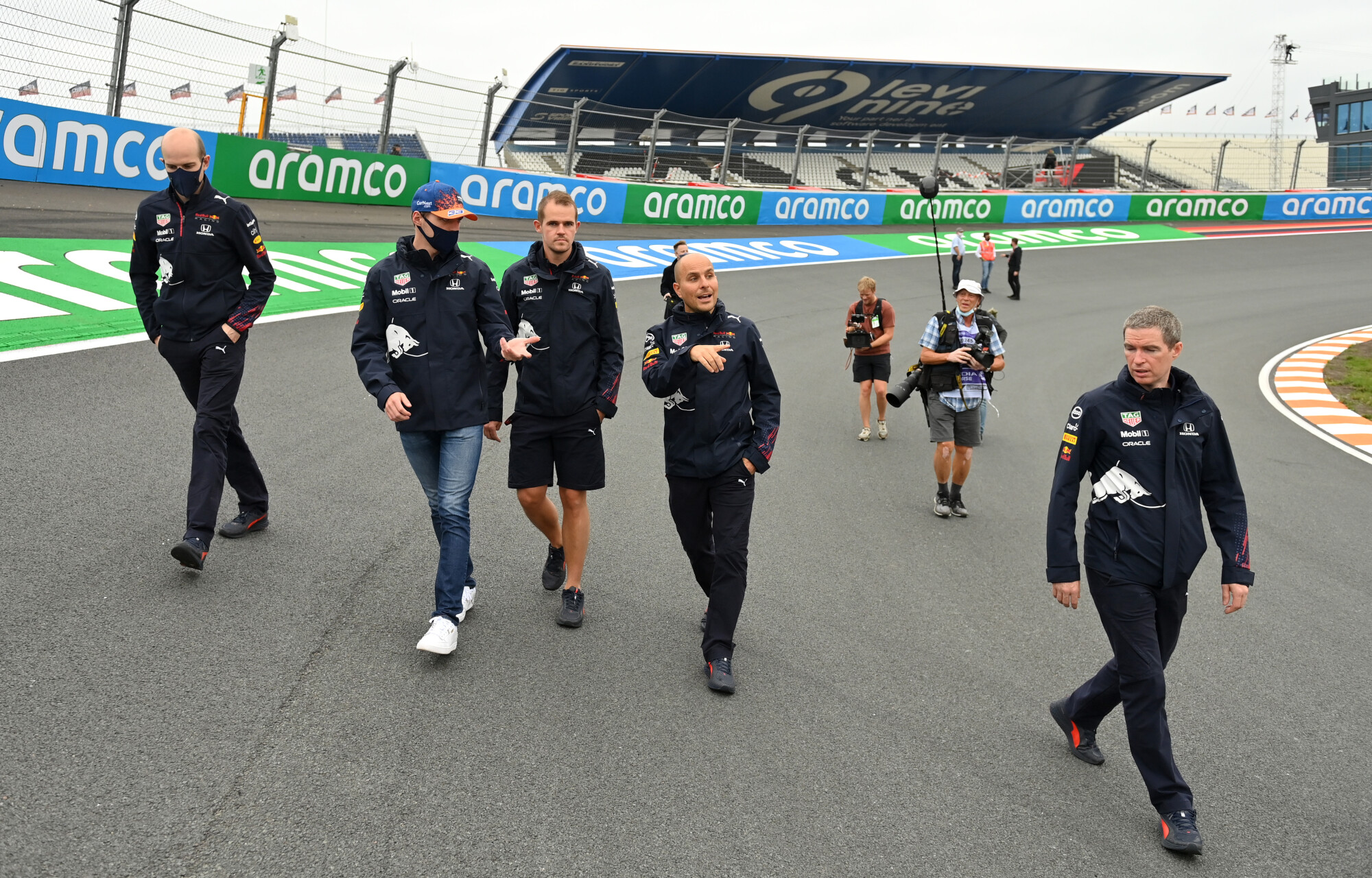 SI202109020384_hires_jpeg_24bit_rgb