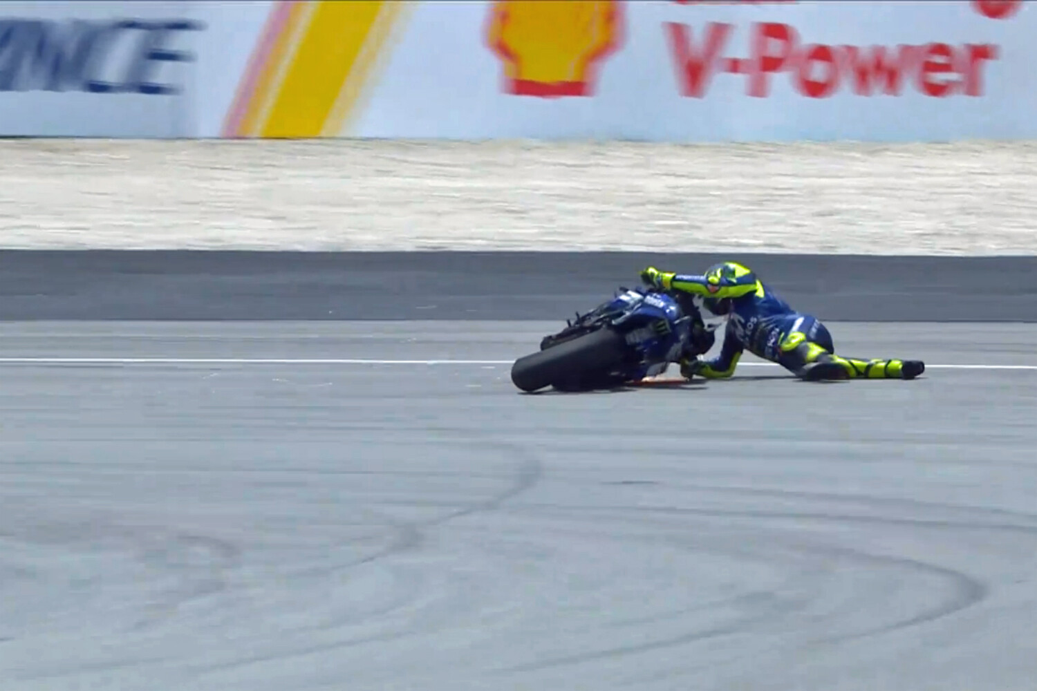 181104_MAL_crash-Rossi_1