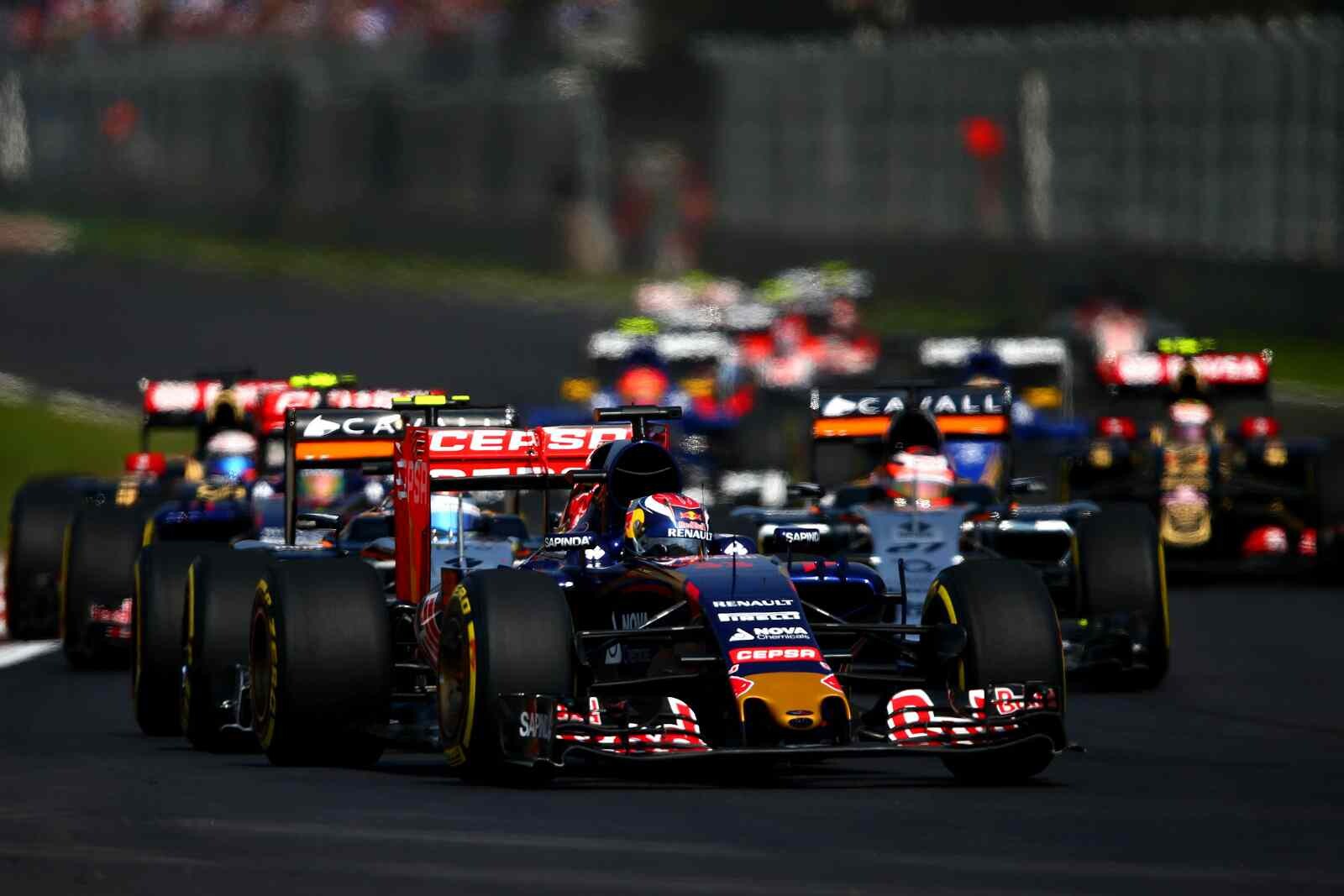 Max_Verstappen_Scuderia_Toro_Rosso_Mexico_Grand_Prix_2015