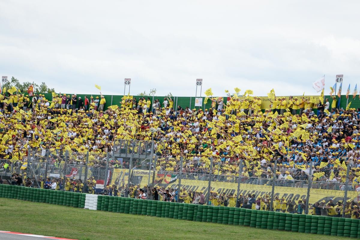 images_MotoGP_2015_september_150912_RSM_MotoGP_tribune