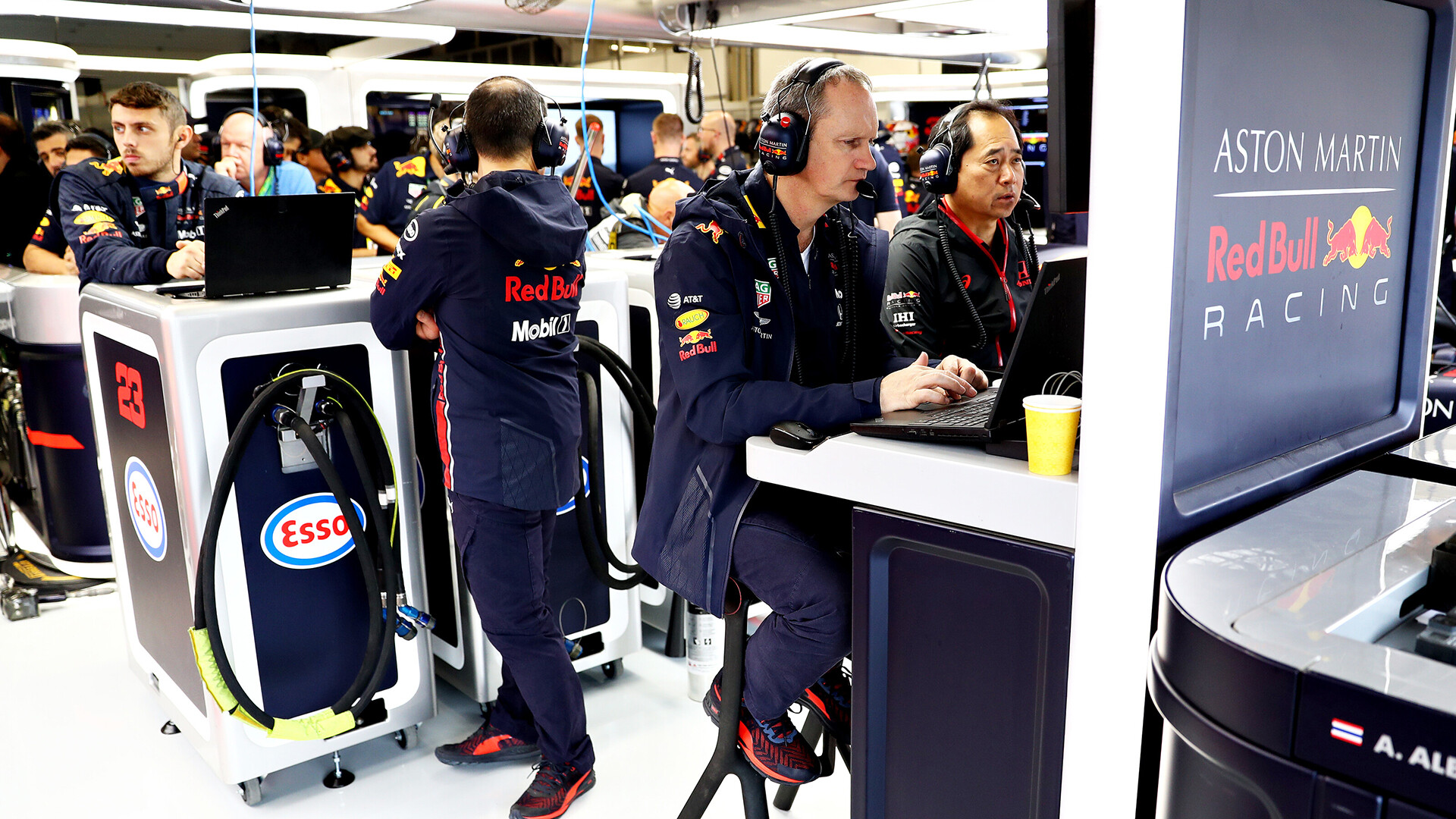 Garage-Red-Bull-Racing-GP-Brazilië-2019
