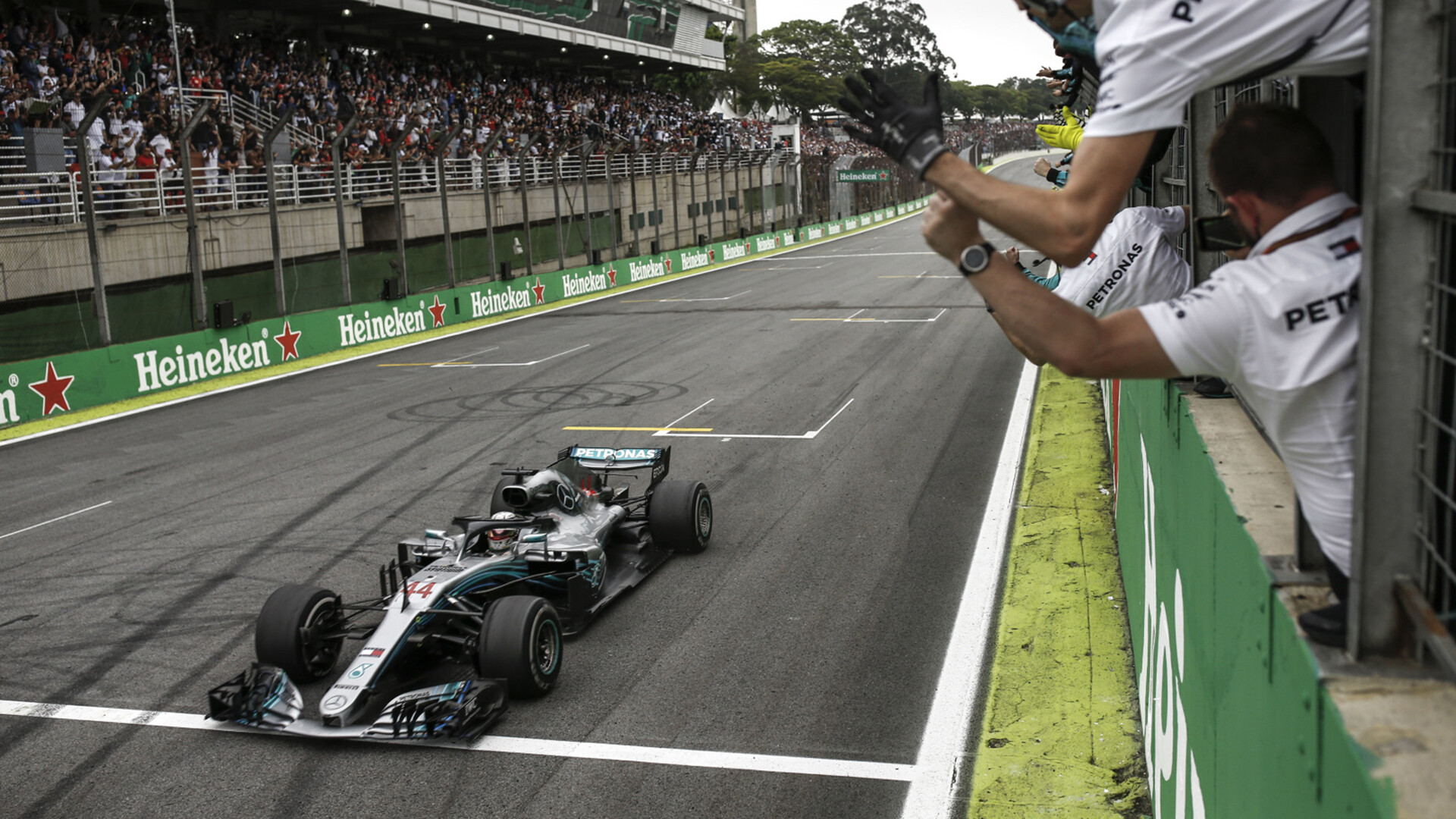 1920x1080-Lewis-Hamilton-Mercedes-GP-Brazilië-2018