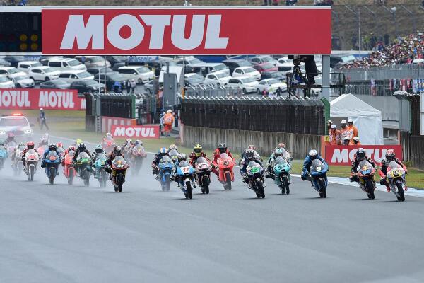 images_MotoGP_2015_oktober_151011_JAP_RACE_Moto3-start