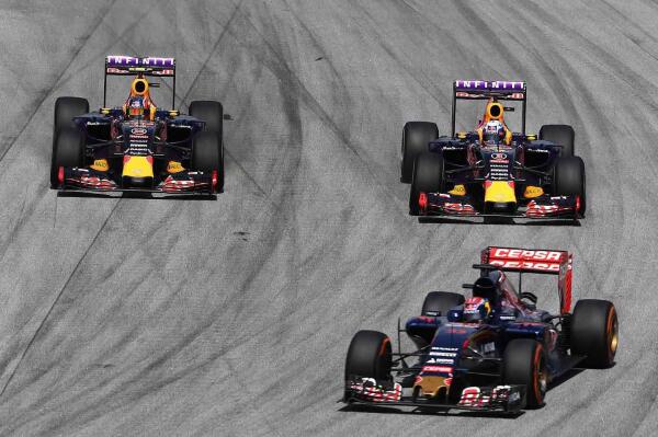 images_Formule1_2015_nieuws-juni_Verstappen_Ricciardo_Kvyat_GP_Maleisie_2015