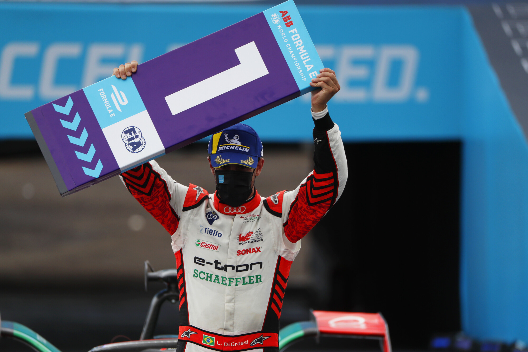 1-EPS708_220122_J6I8043