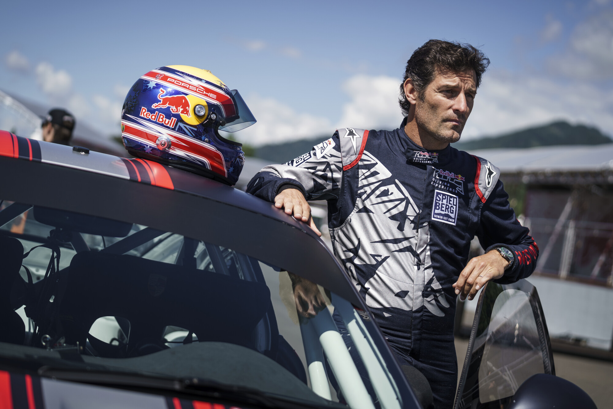 Mark Webber - Staand naast auto - 2019