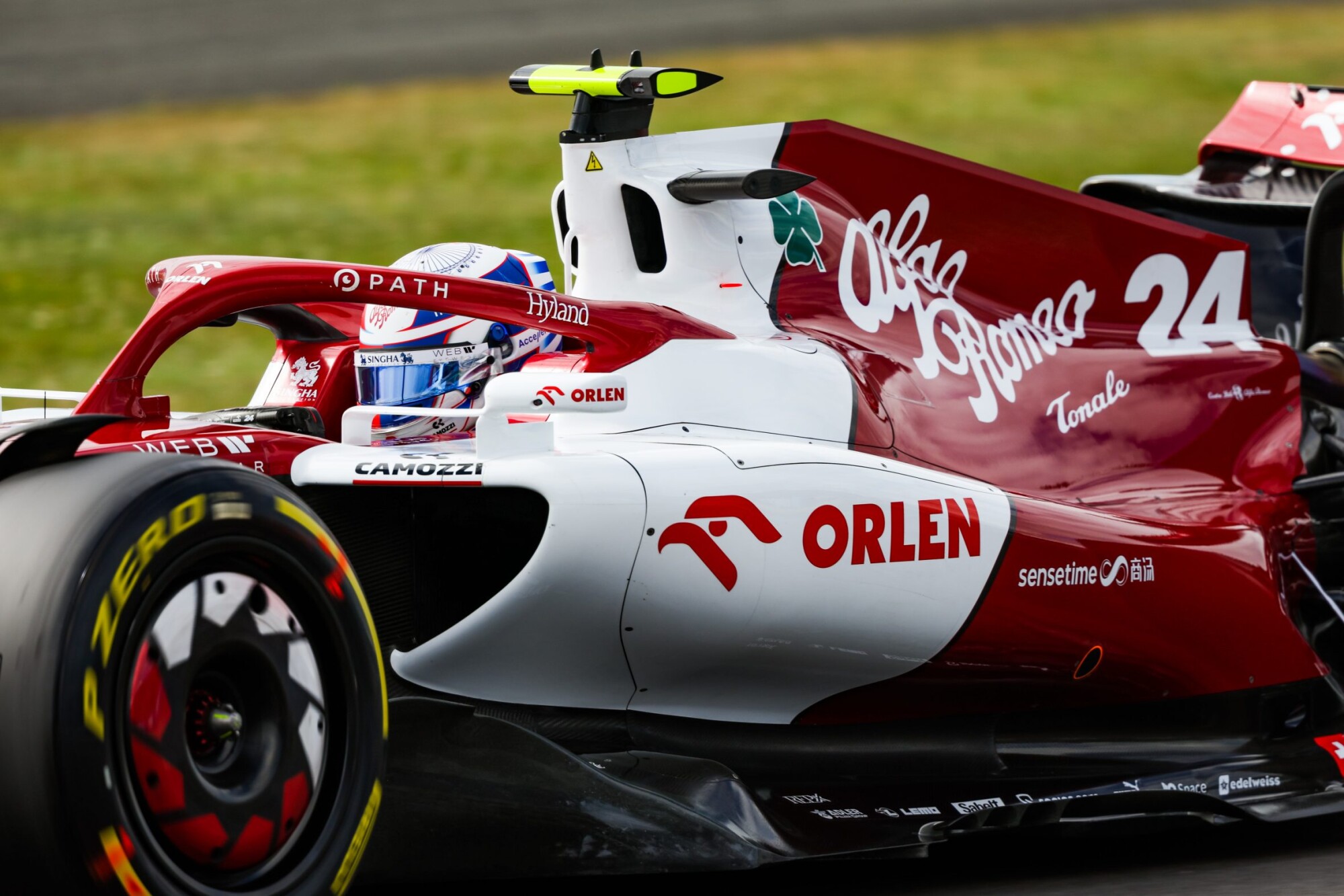 Zhou - Rijdend close up - Groot-Brittannie 2022