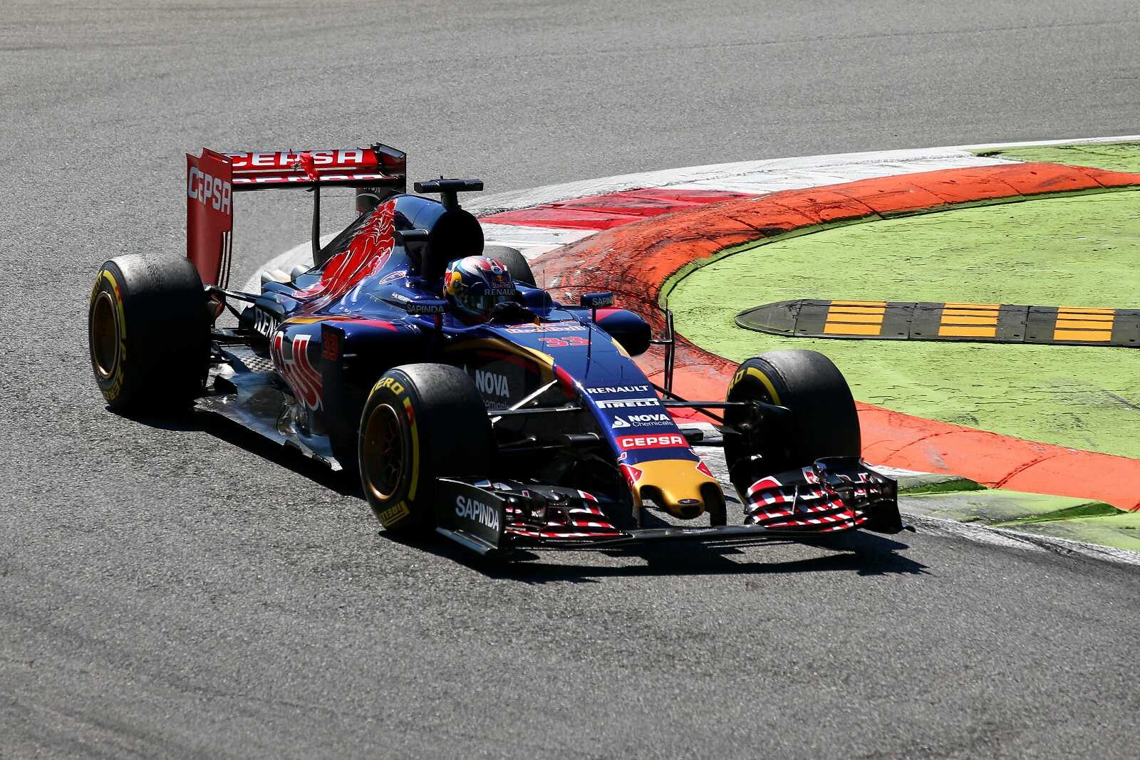 Max_Verstappen_Scuderia_Toro_Rosso_GP_Italie_2015_race