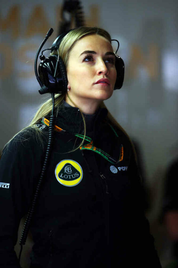Carmen_Jorda_Lotus_F1_Team_Sochi_2015_Grand_Prix