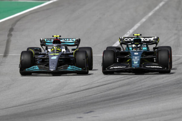 Mercedes en Aston Martin Gevecht