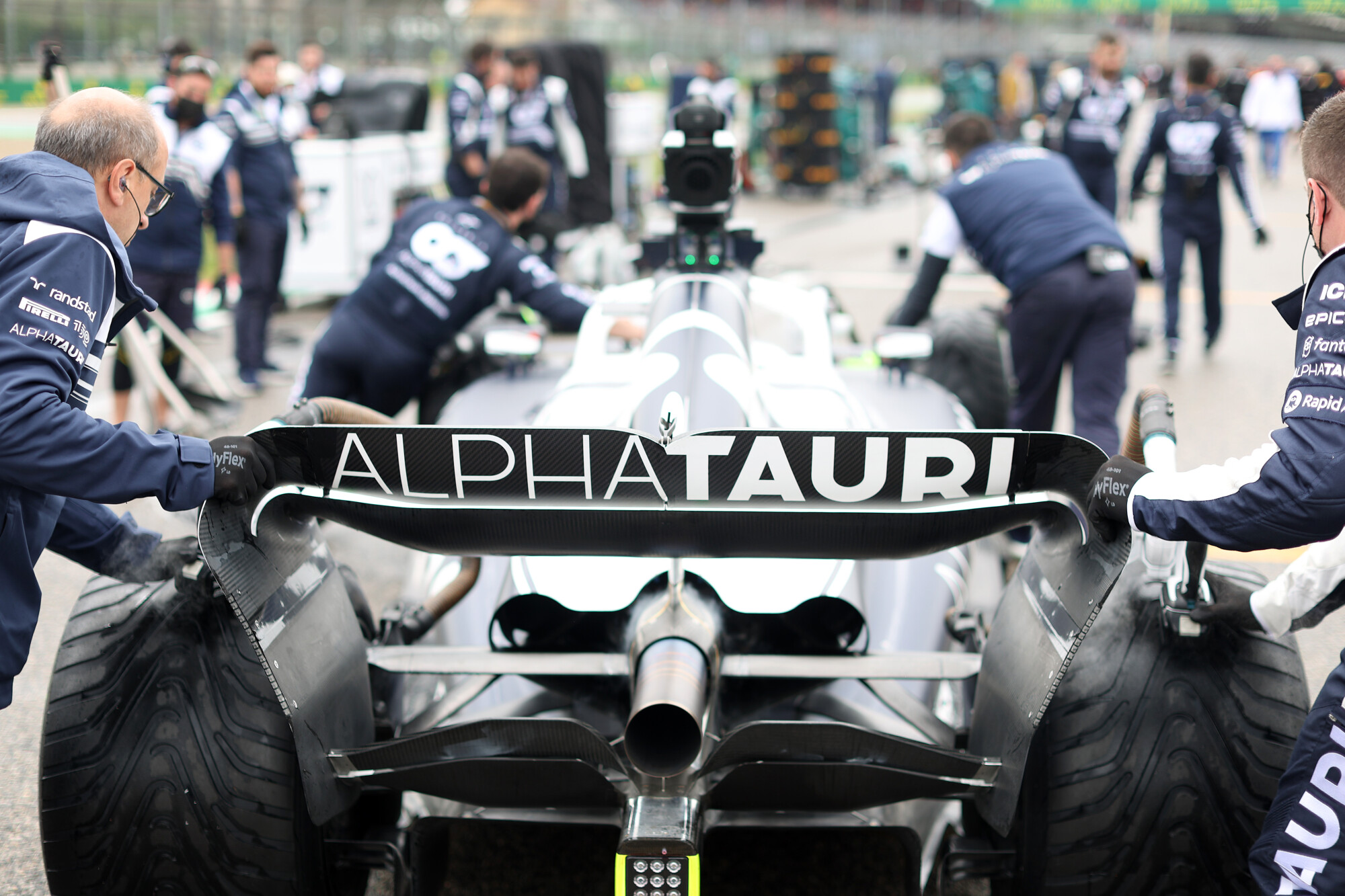 Achterkant van de AlphaTauri Imola 2022