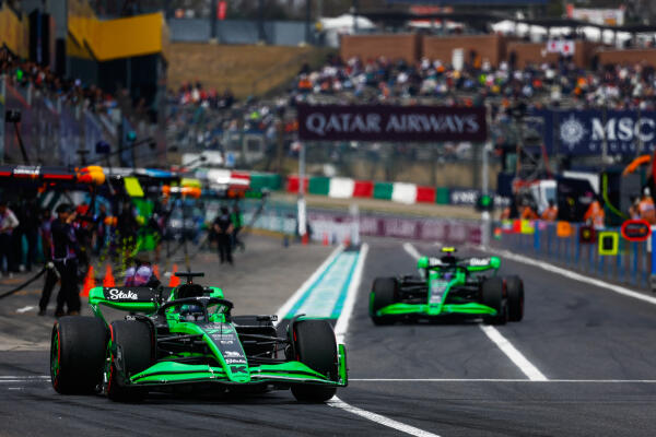 Bottas Zhou auto Japan