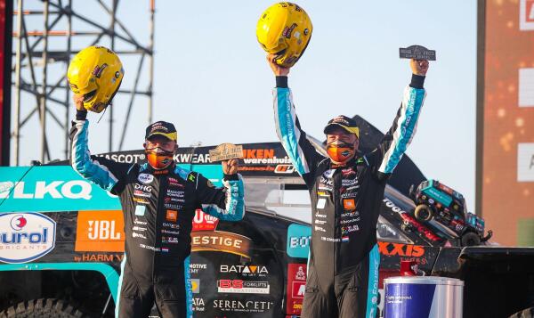 Podium-Coronel-Dakar-Rally-2021-002