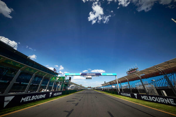 Melbourne_straight