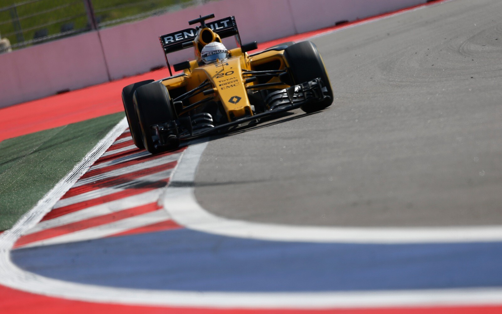 images_2016_F1_08_Magnussen