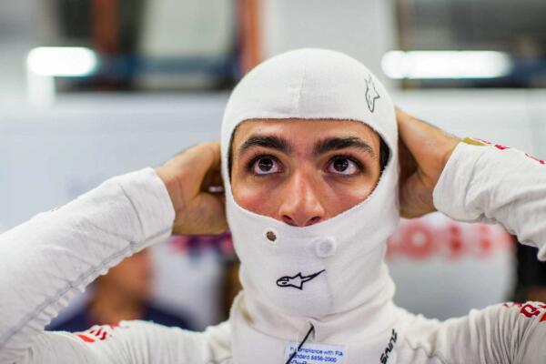 Carlos_Sainz_Toro_Rosso_GP_Singapore_2015_FP