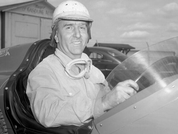1024x768-Giuseppe-Nino-Farina-wereldkampioen-1950