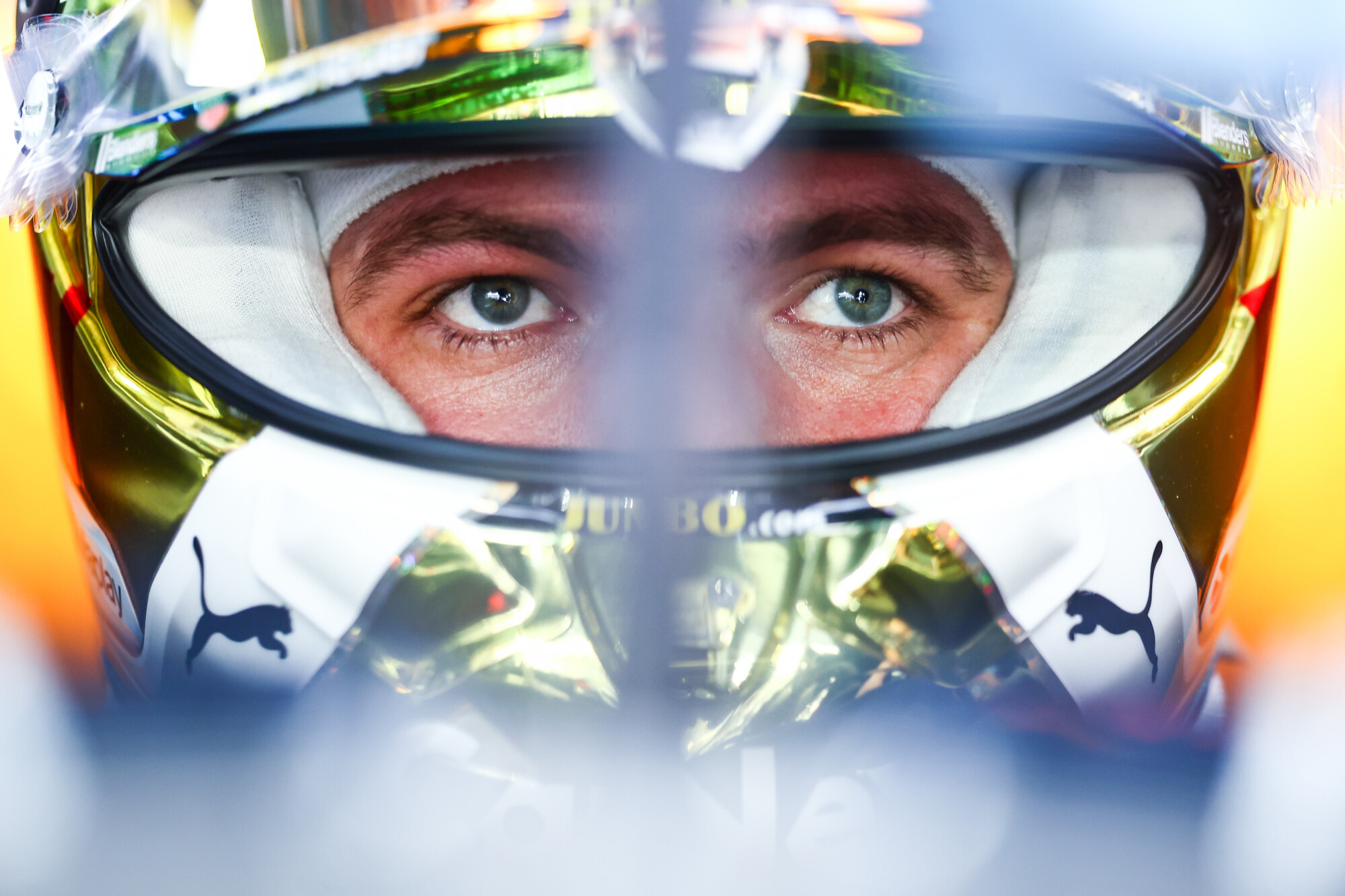 Max Verstappen zaterdag helm Abu Dhabi 2022