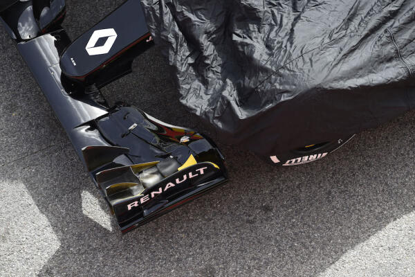 images_Formule1_2016_nieuws-februari_22-02_barcelona_renault_d1_2