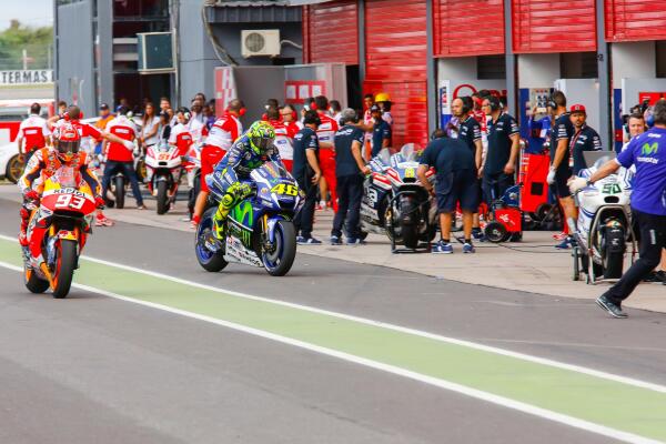 images_2016_MotoGP_04_160403_ARG_MotoGP_bikeswap