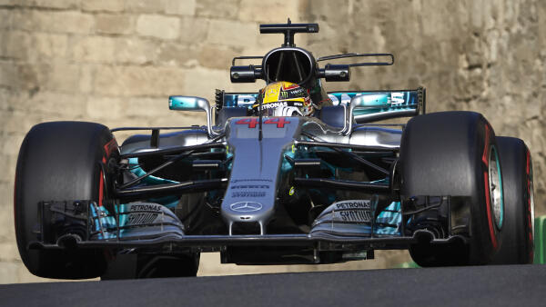 1920x1080-Lewis-Hamilton-Mercedes-GP-Azerbeidzjan