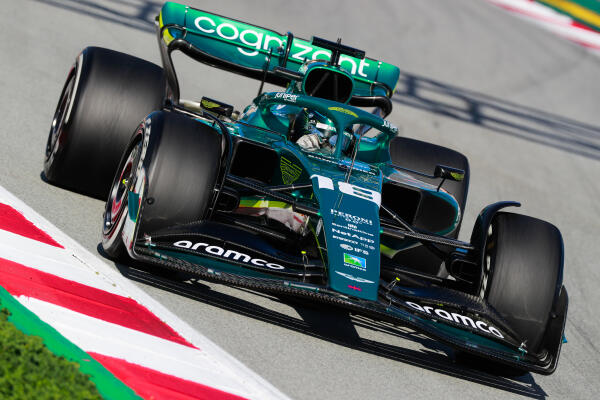 Lance Stroll in de Aston Martin tweede testdag Barcelona 2022